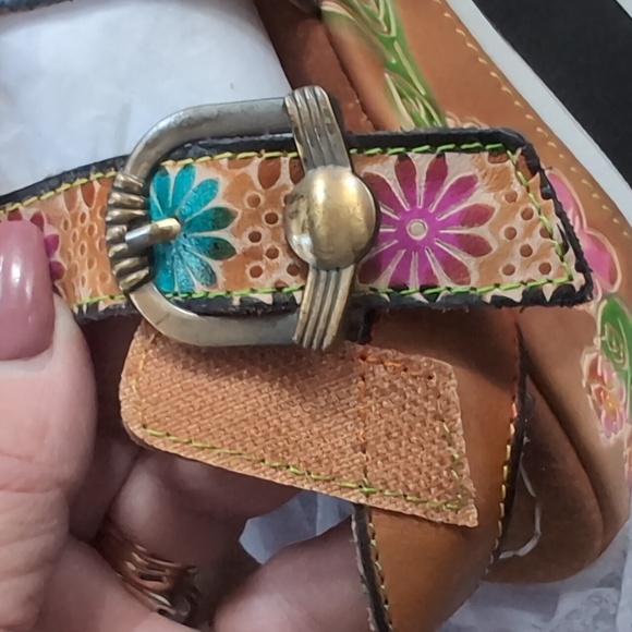 L'ARTISTE* Spring Step Floral Bloom painted wedge heel sandals velcro close sz 8 - Picture 14 of 17